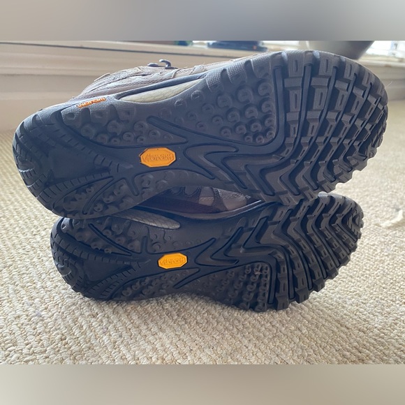 Women’s Merrell Hiking Boots - Picture 5 of 7